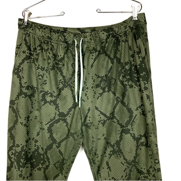 Lululemon Jet Crop Pant (Slim) *Luxtreme - Picture 8 of 15